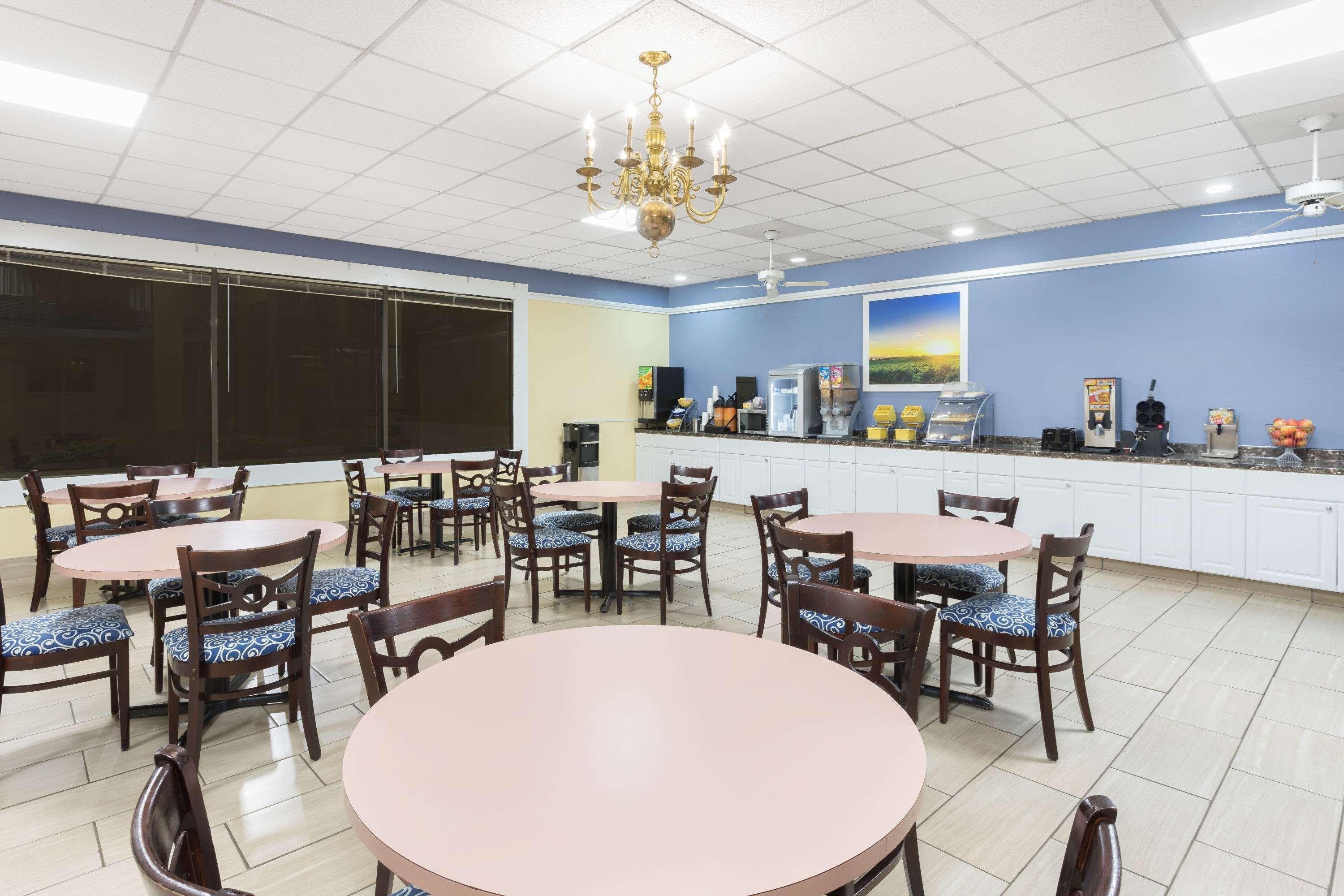 Days Inn By Wyndham Orangeburg South Dış mekan fotoğraf