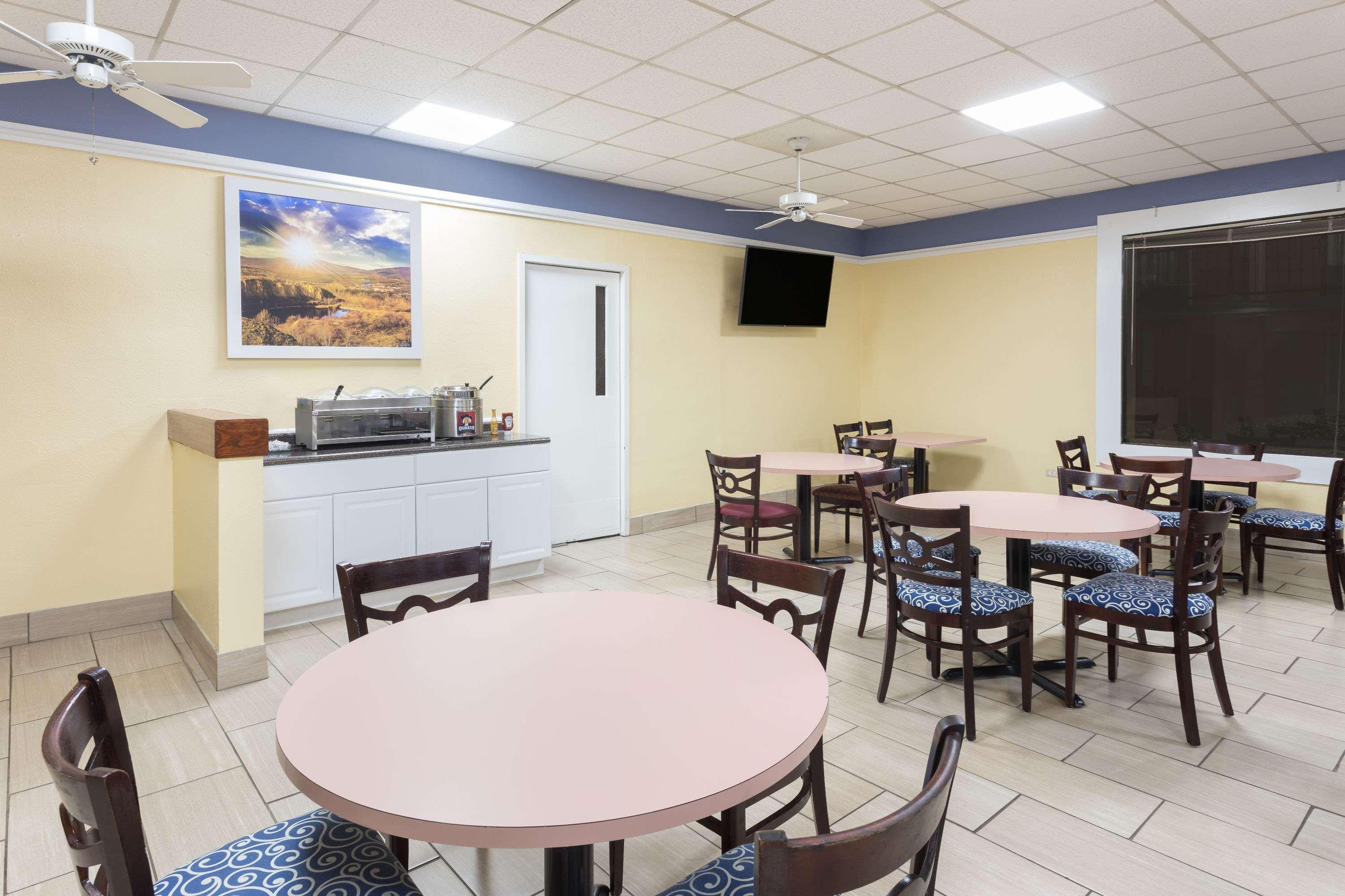 Days Inn By Wyndham Orangeburg South Dış mekan fotoğraf